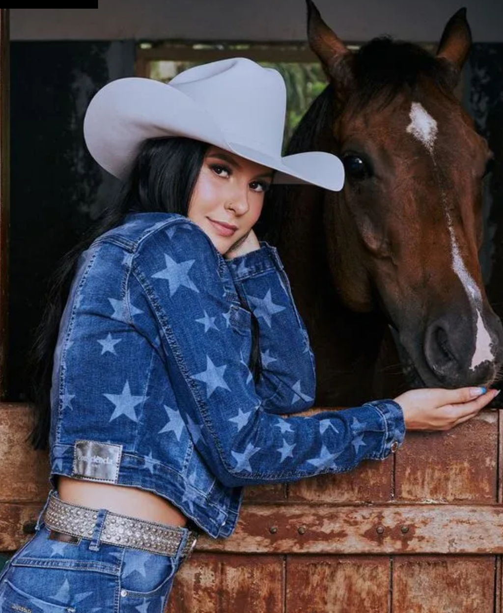 Jaqueta Jeans Cropped Feminina Detalhes de Estrelas No Laser 23673