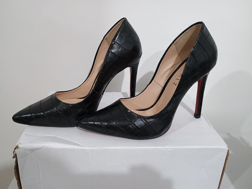 Scarpin Royalz Croco Sola Vermelha Salto Alto Fino Celine Preto