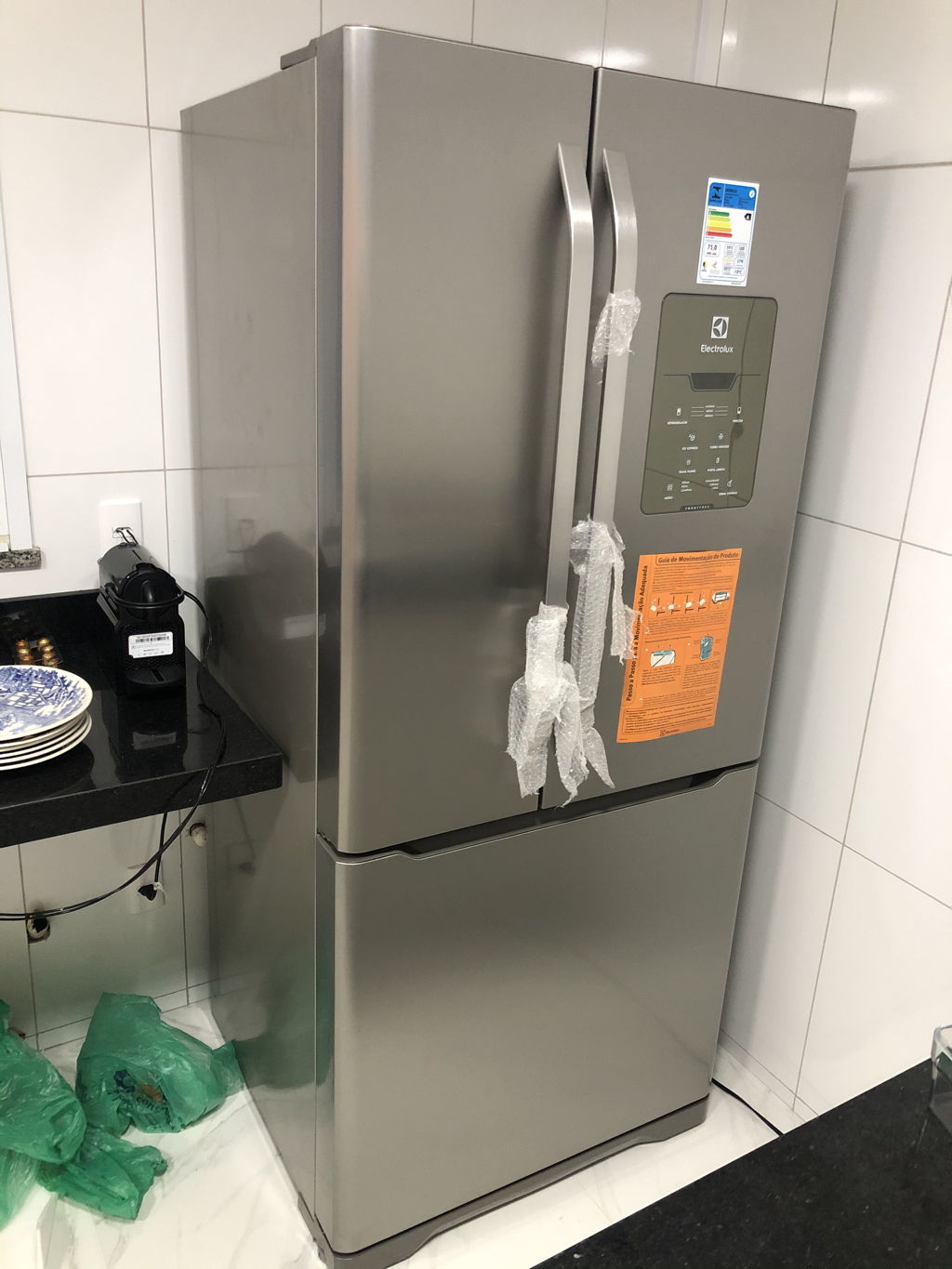 Descubra se É BOA Geladeira Electrolux DM84X Frost Free French Door