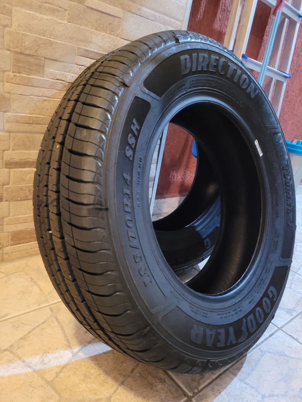 Pneu Goodyear Direction 2 Touring 185/70 Aro | Casas Bahia
