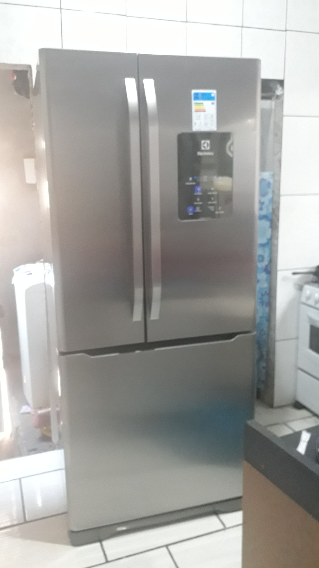 Descubra se É BOA Geladeira Electrolux DM84X Frost Free French Door