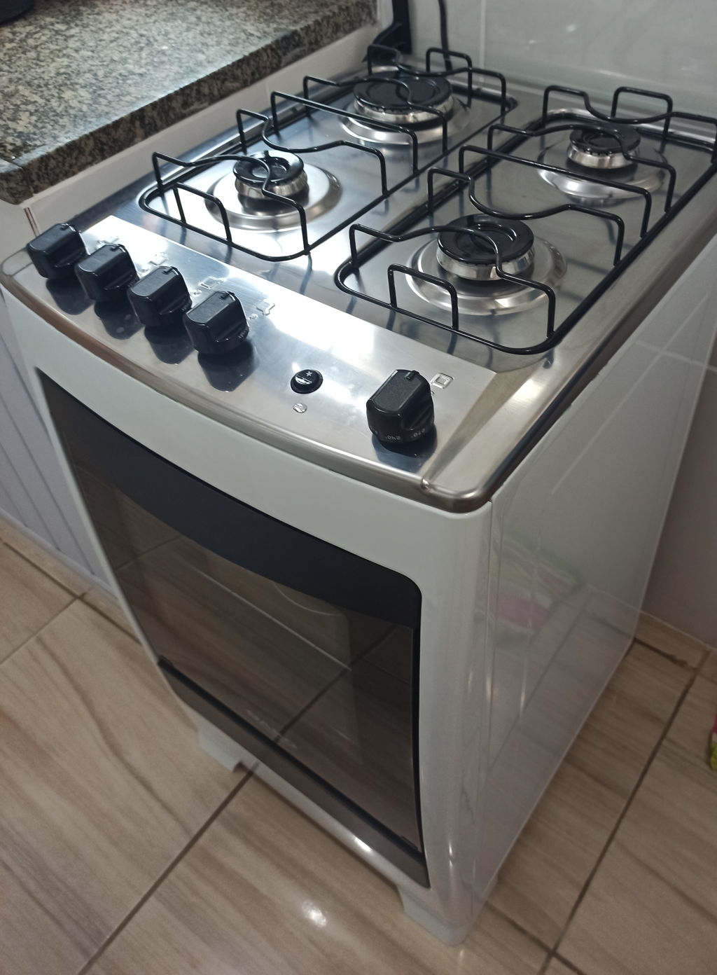 Fogão Dako 4 Bocas Supreme com Acendimento Automático Bivolt Branco Piso 4 Bocas Casas