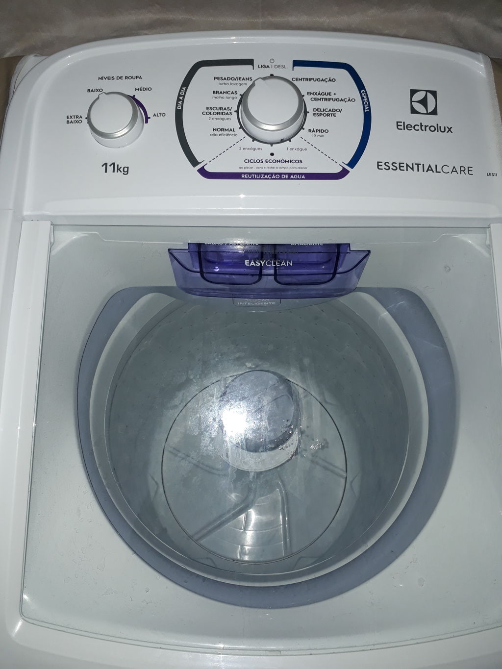 Descubra se É BOM Lavadora Electrolux 11kg Essencial Care LES11